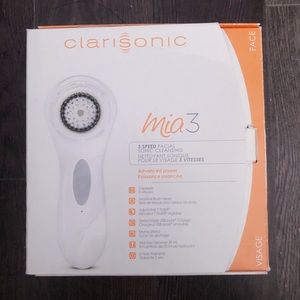Clarisonic mia 3/Aria w/h two brand new brush head